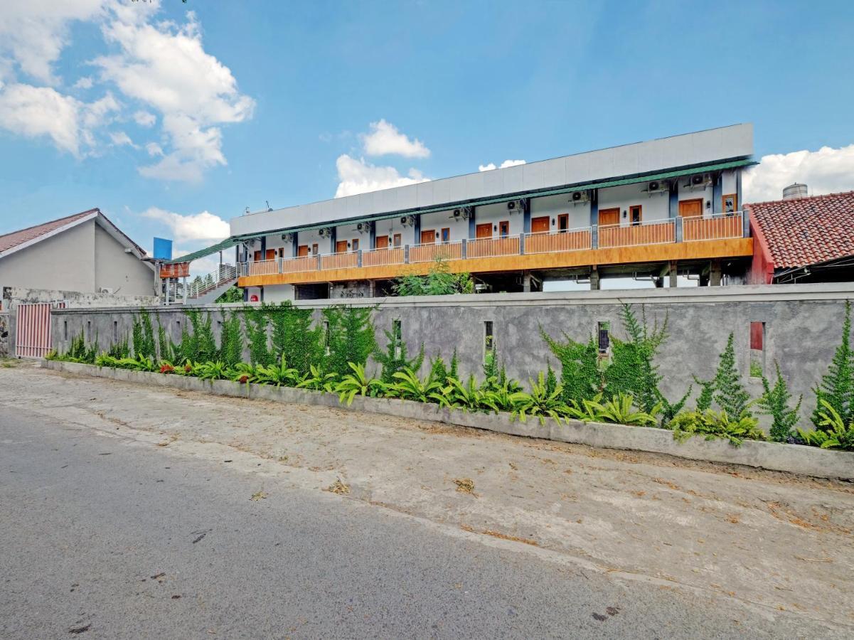 Oyo 90325 Pondok Dnayu Syariah Jarakan Экстерьер фото
