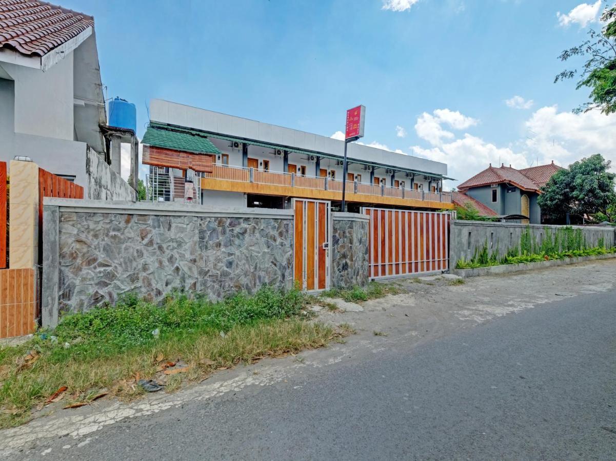Oyo 90325 Pondok Dnayu Syariah Jarakan Экстерьер фото