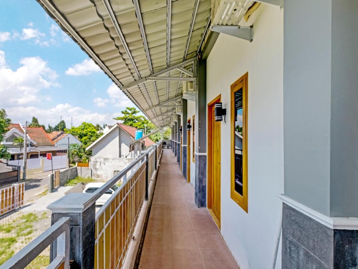 Oyo 90325 Pondok Dnayu Syariah Jarakan Экстерьер фото